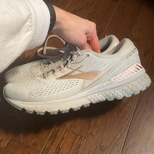 Brooks Adrenaline GTS 19